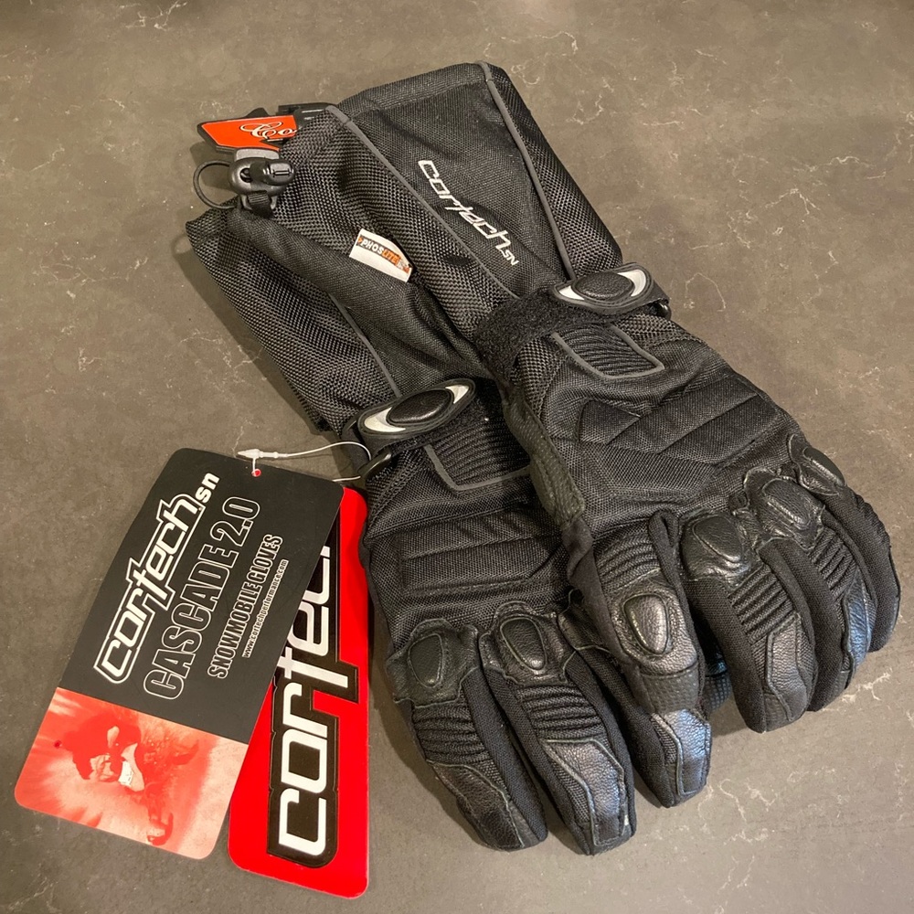 Snowmobile gloves, size M.